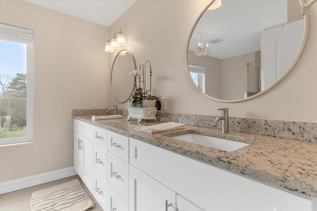 Building Photo - 37440 Curwood Dr