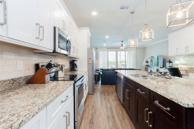 Building Photo - 1273 Savona Dr