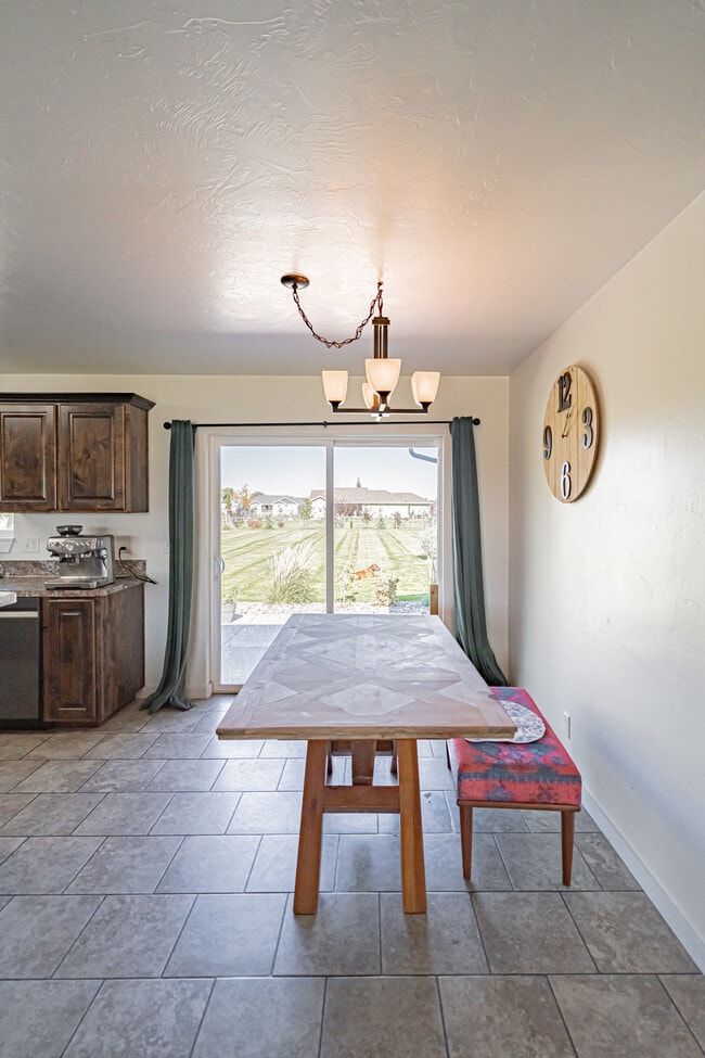 Building Photo - 416 W 260 N