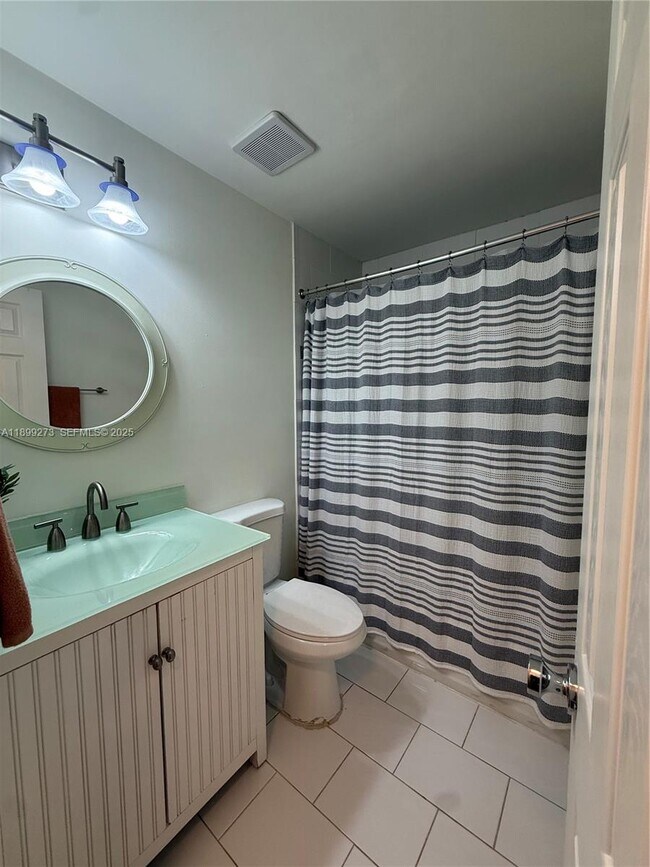 Building Photo - 4708 SW 67th Ave