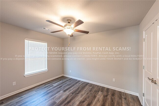 Building Photo - 4476 W Newton Ave