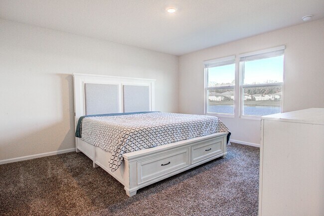 Building Photo - MOVE-IN READY 3/2 IN ENTRADA!