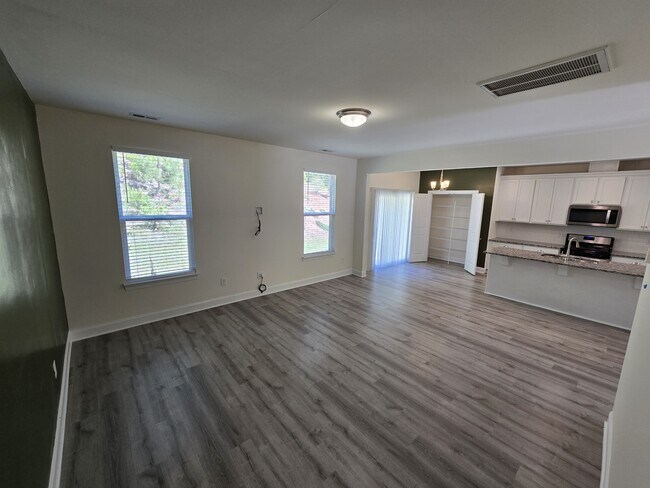 Building Photo - 421 Sailor Wy