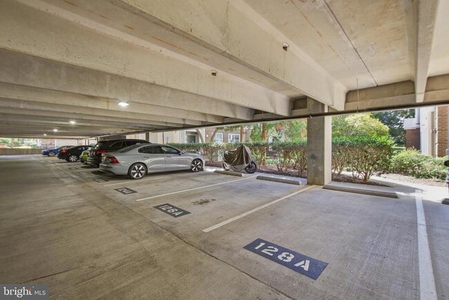 Building Photo - 12913 Centre Park Cir