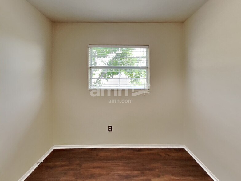 Building Photo - 3803 Dogwood Trl