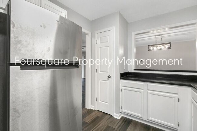 Building Photo - Charming 1st-Floor End-Unit Condo with Gas Log Fireplace, Private Back Porch & Community Pool – T...