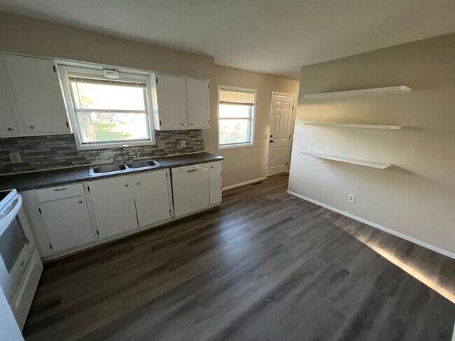 Building Photo - 3 Bed 1 Bath Republic, MO