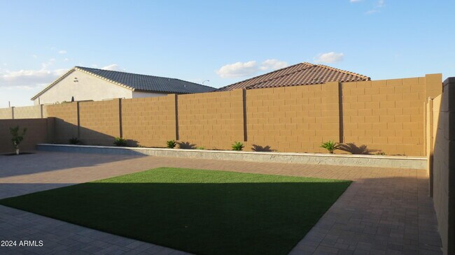 Building Photo - 7710 W Jackrabbit Ln