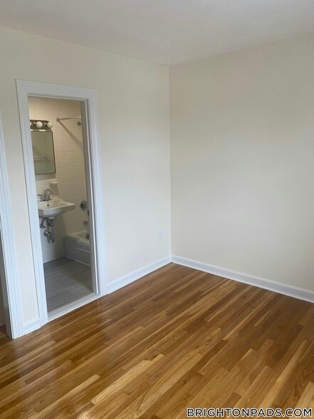Building Photo - 176 N Beacon St