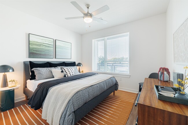 Building Photo - 10505 Deerwood Rd