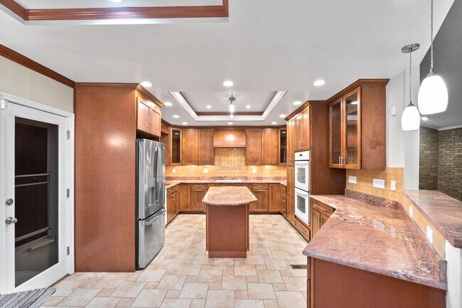 Building Photo - 4 Bed 3 Bath - Bethesda Single Family Home - Move In Ready