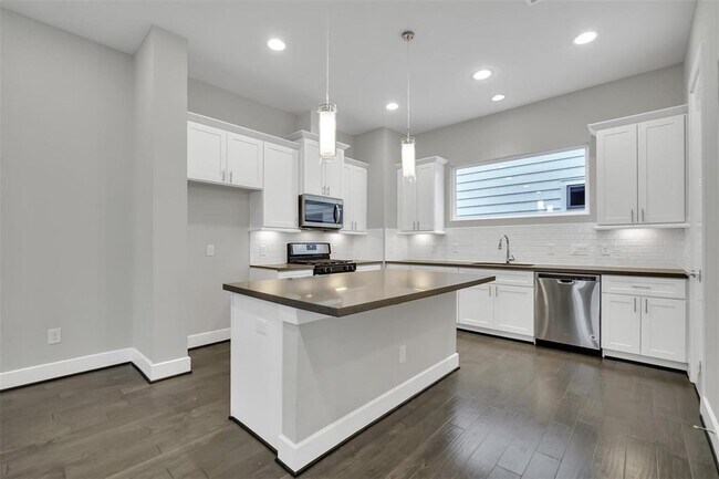 Building Photo - 2623 Hutchins St