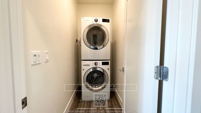Building Photo - Modern Style and Sophistication, 2 En-Suite BR, 2.5 BA Townhouse with EV charging