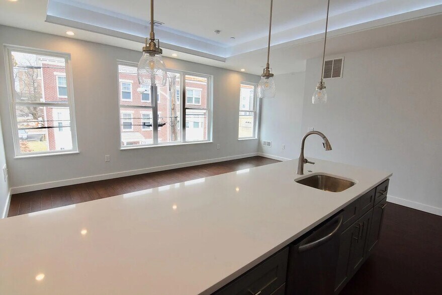 Living room and kitchen - 1337 N Franklin St