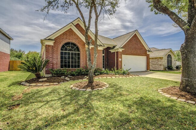 Building Photo - 20719 Medallion Pointe Dr