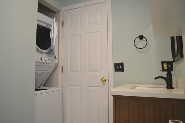 Building Photo - 31 Devereux Ave