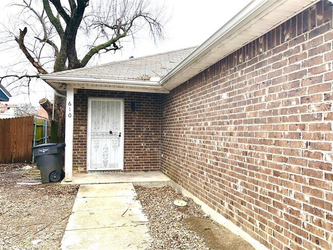 Building Photo - 608 Upton Ave
