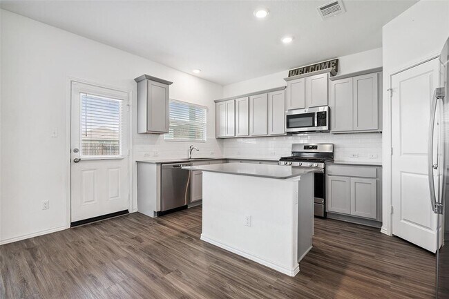 Building Photo - 105 Canley Lp