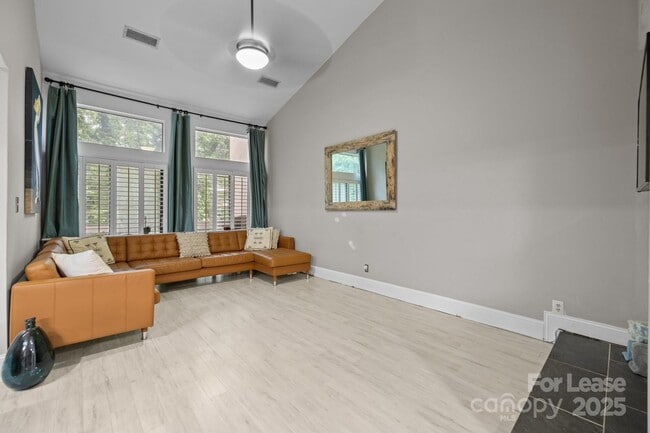 Building Photo - 222 Riverview Terrace