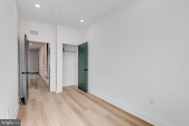 Building Photo - 1221 W Lehigh Ave