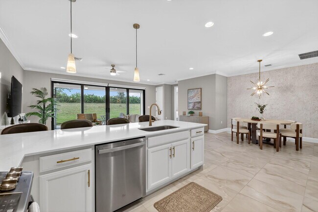 Building Photo - 12447 SW Blue Mangrove Pkwy