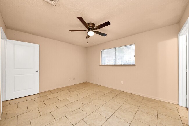 Building Photo - 9126 Willow Meadow Dr