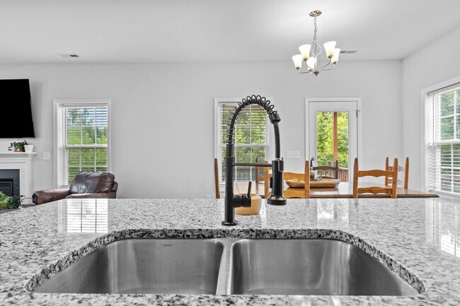 Building Photo - 1145 Camellia Dr