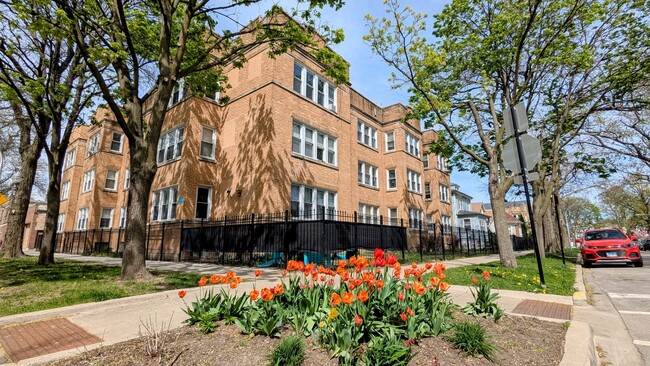 Primary Photo - 3750 W Giddings St