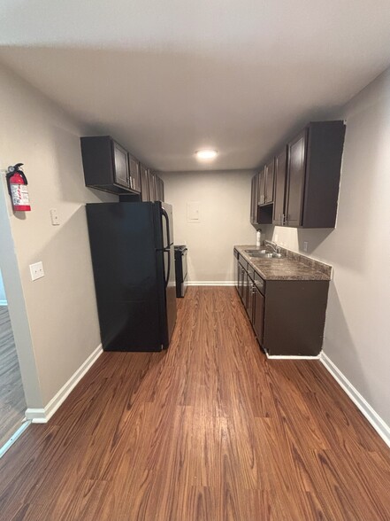 Building Photo - 1501 Charter East Cir