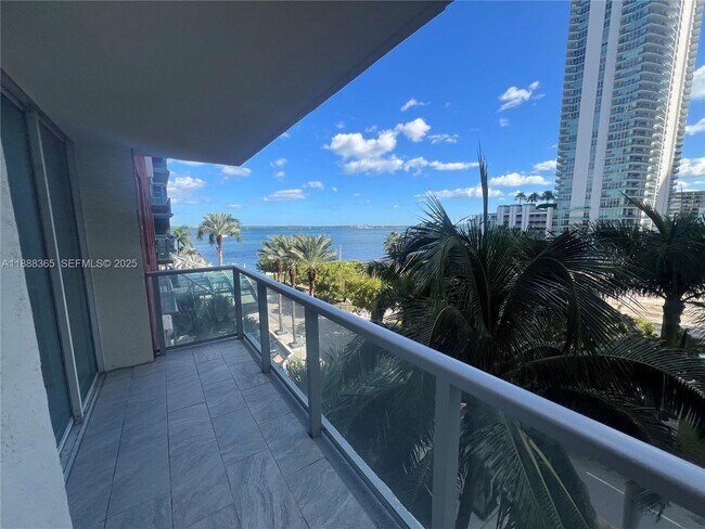 Building Photo - 1155 Brickell Bay Dr