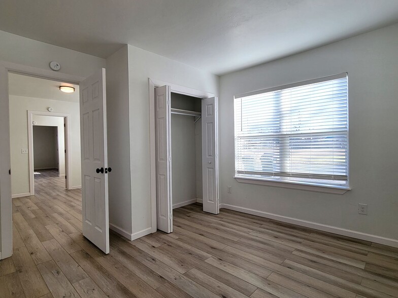 Building Photo - 4701 N McKinley Ave