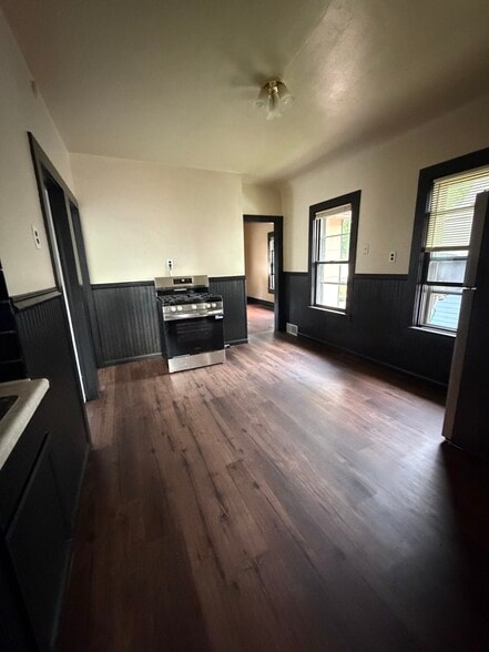 Building Photo - 2647 S 28th St