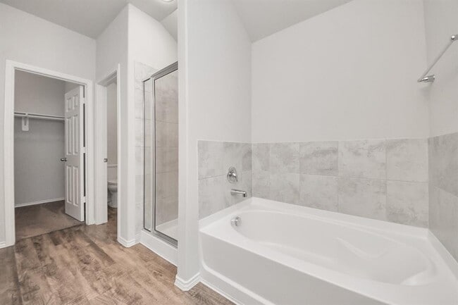 Building Photo - 2214 Welborn Dr