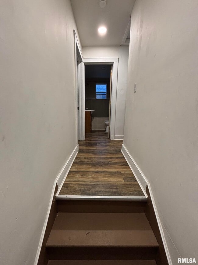 Building Photo - 707 E Nebraska Ave