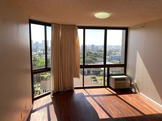 Building Photo - 2040 Nuuanu Ave