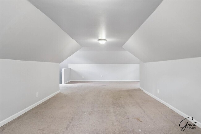 Building Photo - $1250 3 bedroom bungalow
