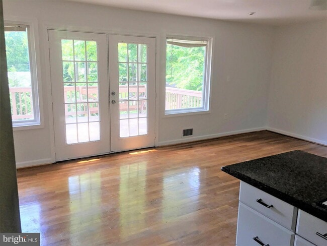 Building Photo - Serene Springfield Home Backing to Wooded ...
