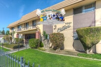 Property Exterior - Le Chateau Apartments