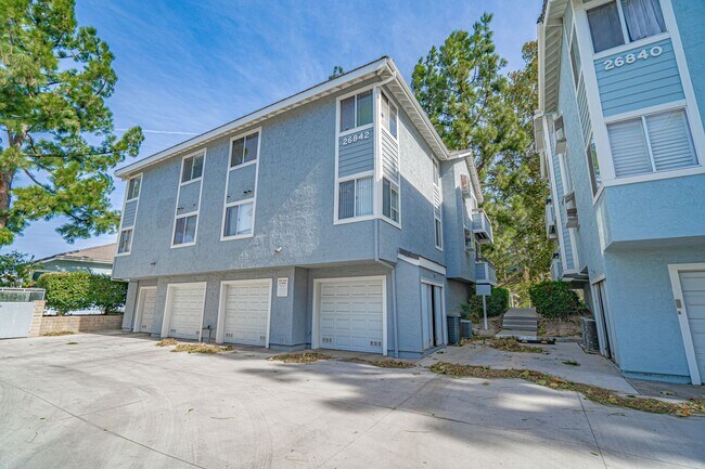 Building Photo - Charming 2-Bedroom Condo with Loft in the American Beauty Community of Canyon Country
