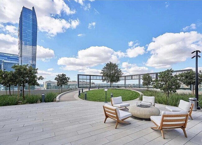 Building Photo - 889 Francisco St