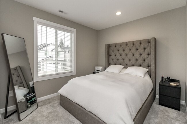 Building Photo - Beautiful 3 Bedroom 2.5 Bathroom Property