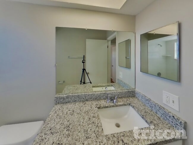 Building Photo - 6320 Moog Rd