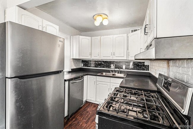 Building Photo - 9336 Sussex St