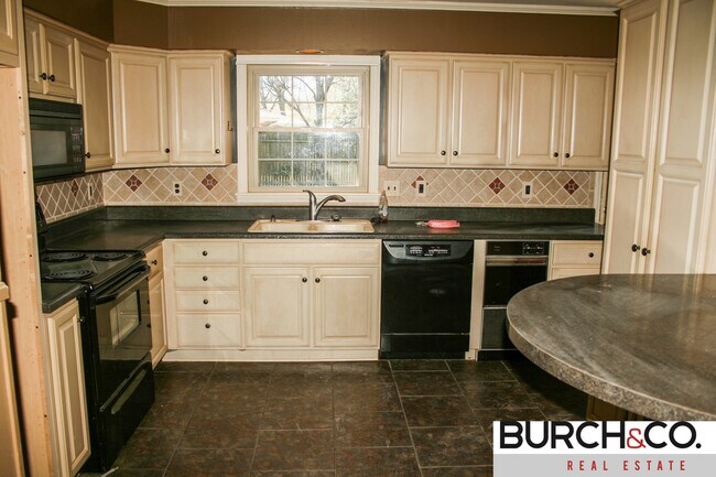 Building Photo - 1515 Kitchen St