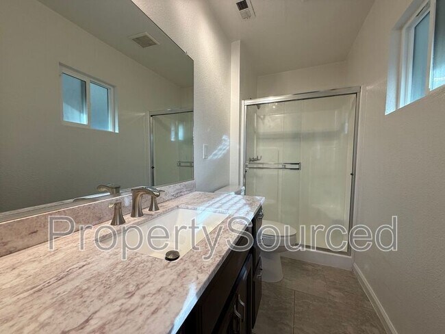 Building Photo - 426 J St