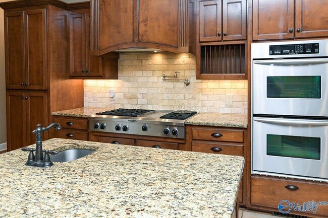 Building Photo - 305 Walden Glen Ct