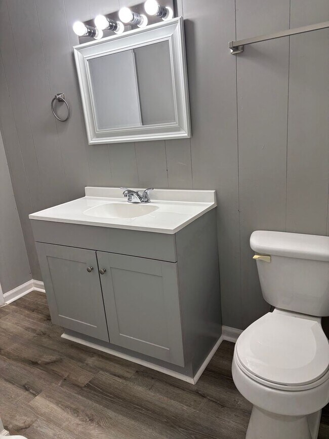 Building Photo - 3 bed, 1 bath brick home located in Asheboro