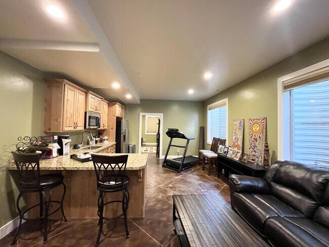 Building Photo - 2035 Quartzridge Dr