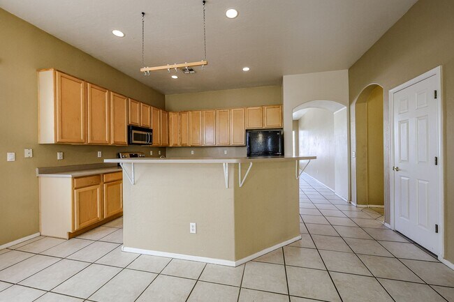 Building Photo - Charming 4BD, 2BA home in Chandler!