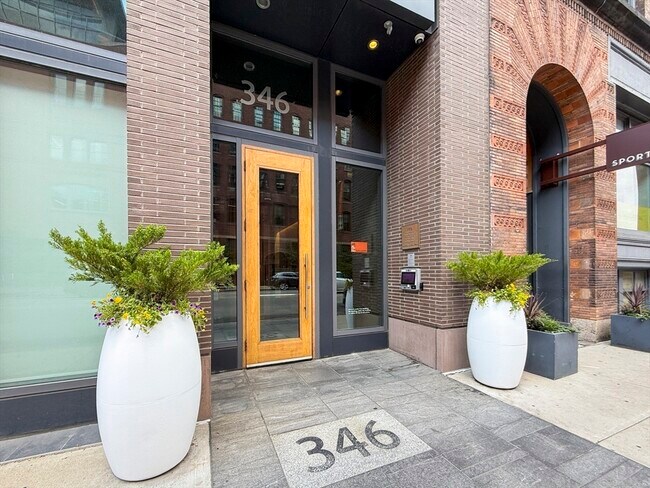Building Photo - 346 Congress St